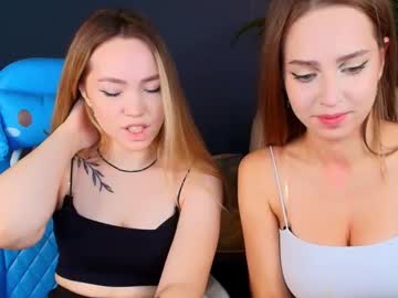 couple Masturbate 2gether with top_twins